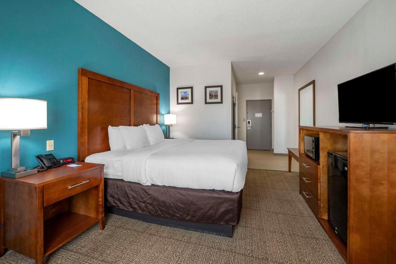 Inn Comfort - Indianapolis Airport 3*